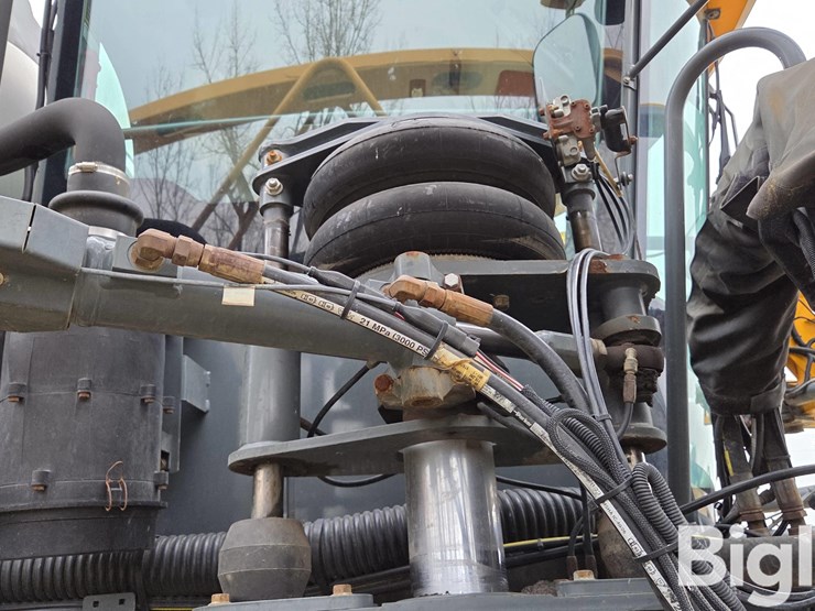 hagie-sts12-image-16