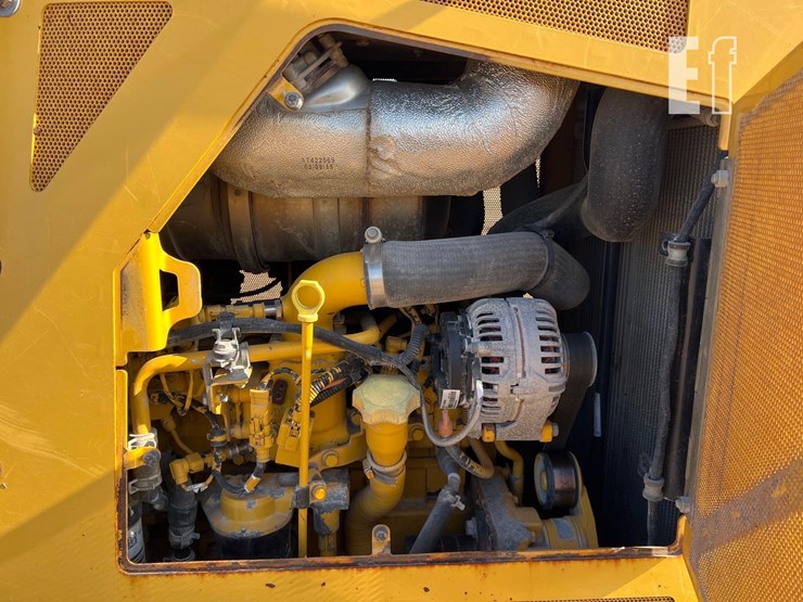 2015-deere-550k-lgp-image-22