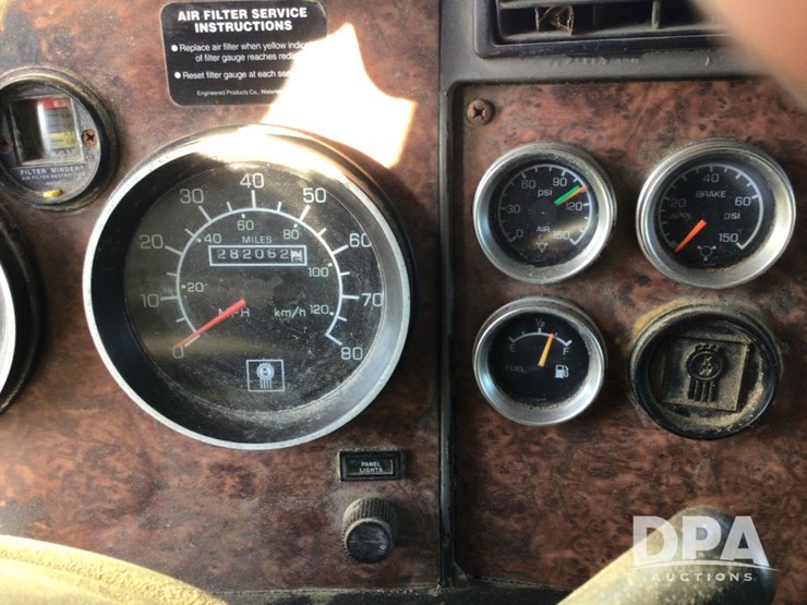 2004-kenworth-t800-image-16