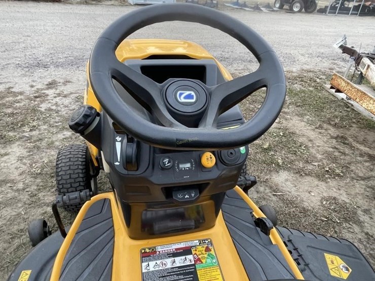 cub-cadet-xt2-riding-lawn-mower-image-6