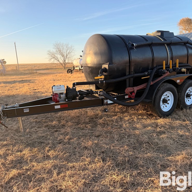 2022 J.D Skiles 1000 Gal. T/A Nurse Tank Trailer