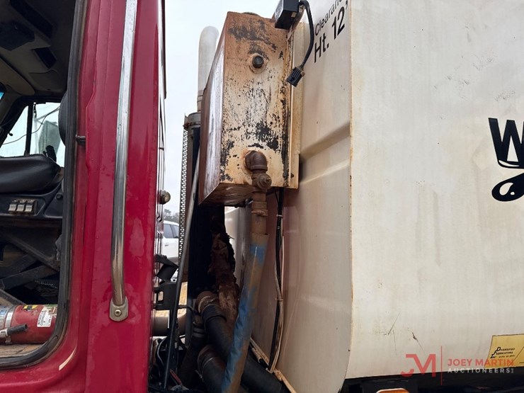 2007-sterling-water-truck-image-7