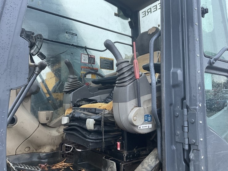 deere-225d-lc-image-8