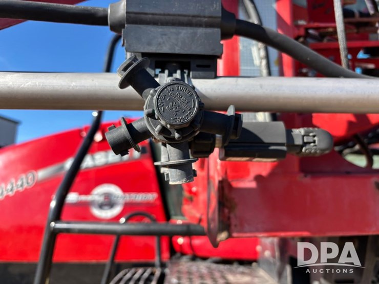 case-ih-patriot-4440-image-82