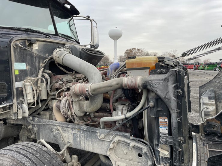 peterbilt-386-image-3