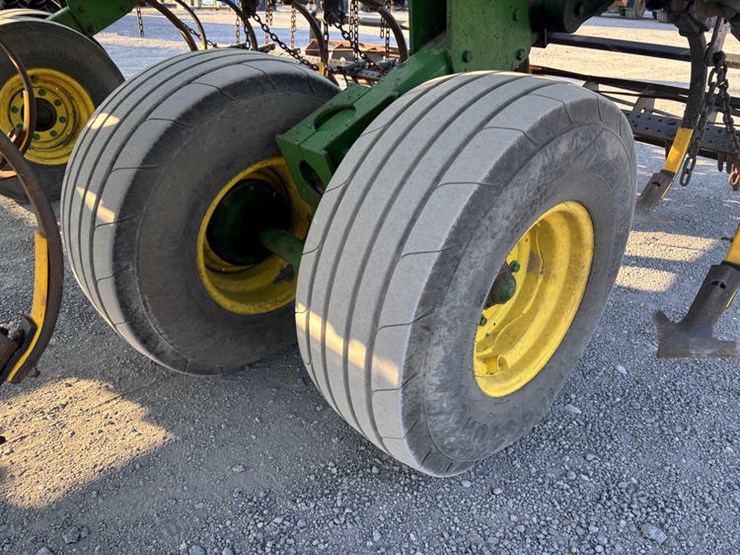 john-deere-2210-image-9