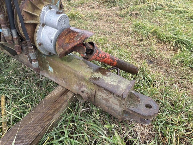 liquid-manure-vacuum-tank,-19l-16.1-tires,-540-,-(1/2-pto-missing),-(2)-hyd-injector-shanks,-approx-image-13