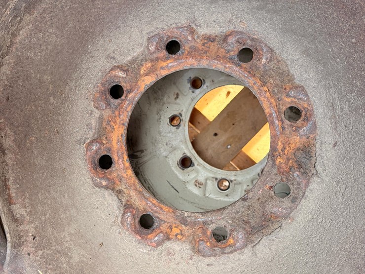 11r24.5-tires-on-valley-pivot-rims-image-7