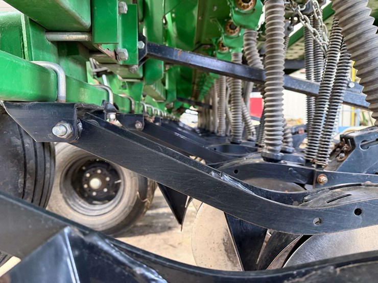 great-plains-20’-grain-drill,-10”-spacing,-3pt-converted-into-a-pull-type,-has-markers,-front-coulte-image-33