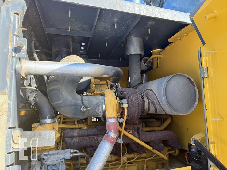 2011-deere-624k-image-14