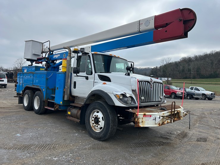 2010-international-7400-image-3