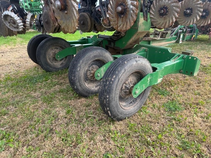 great-plains-yp825r-twin-row-planter-image-17