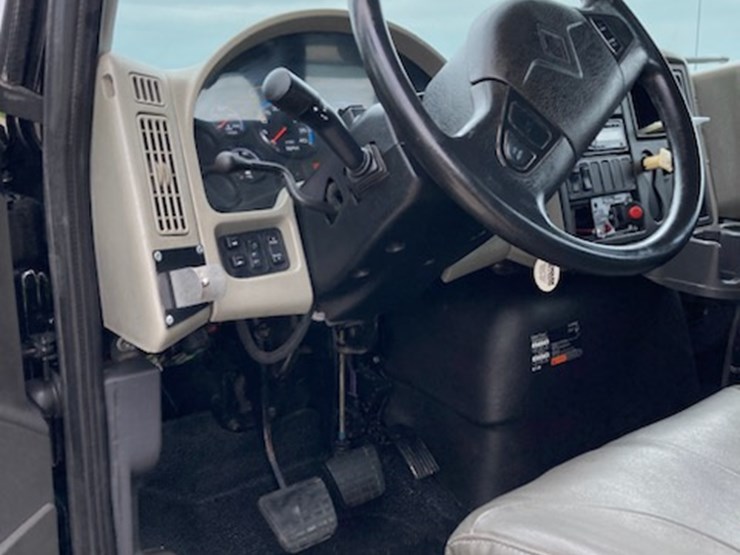 2010-international-durastar-4400-image-7