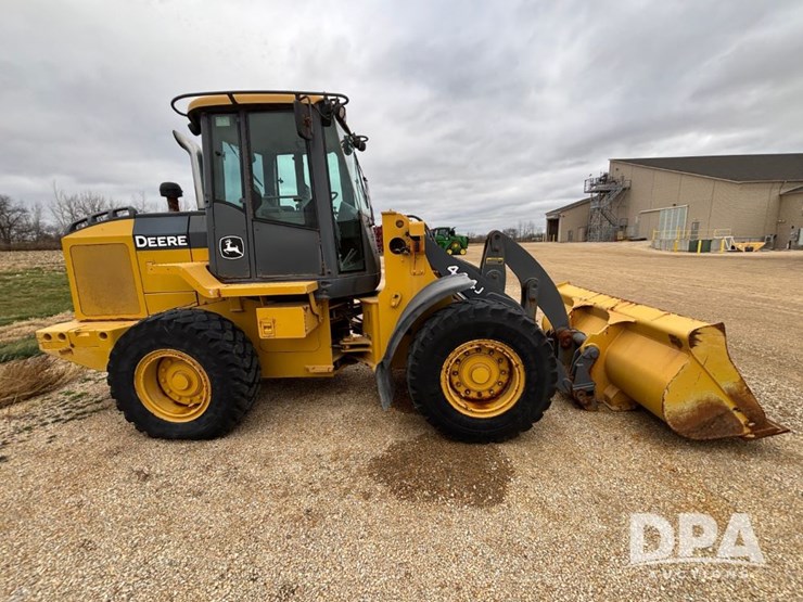2007-deere-444j-image-3