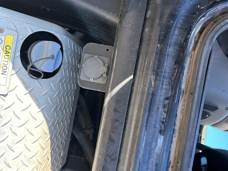 2012-freightliner-cascadia-125-image-15