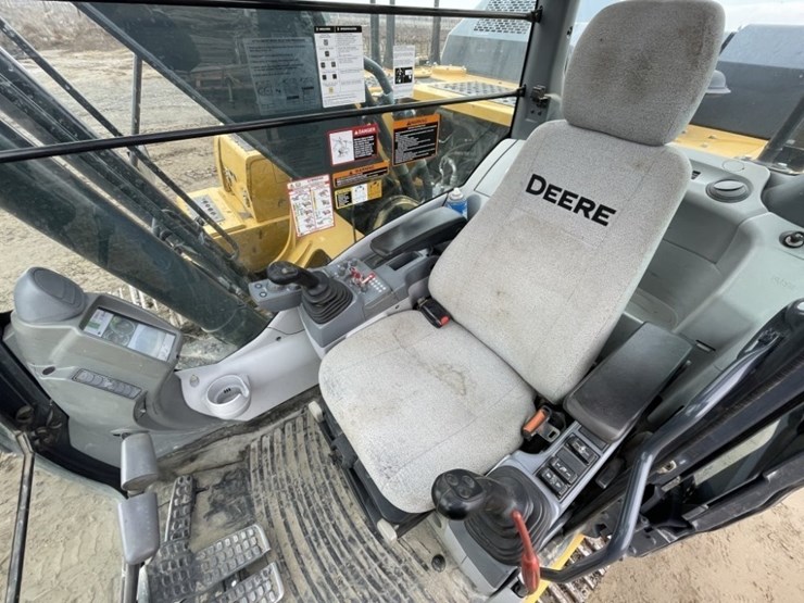 deere-210g-lc-image-45