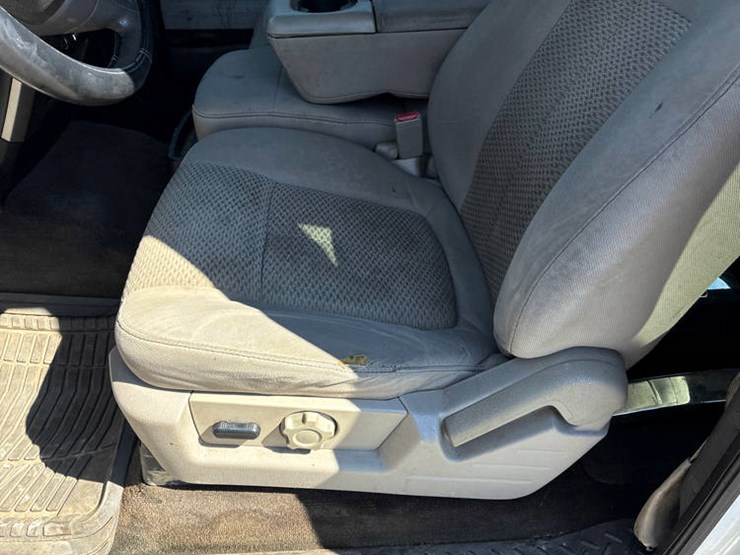 2010-ford-f150-xlt-image-35