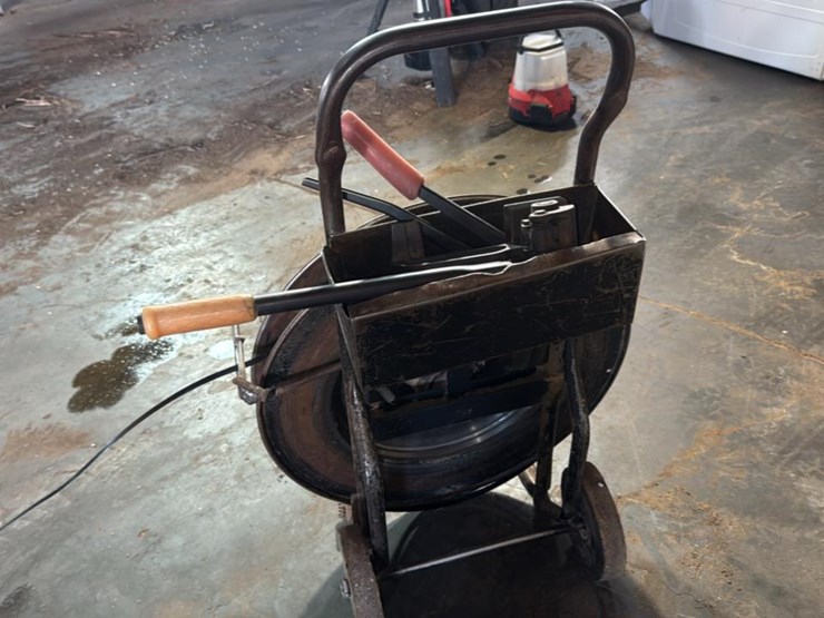 #174-•-banding-cart-and-tools-image-3