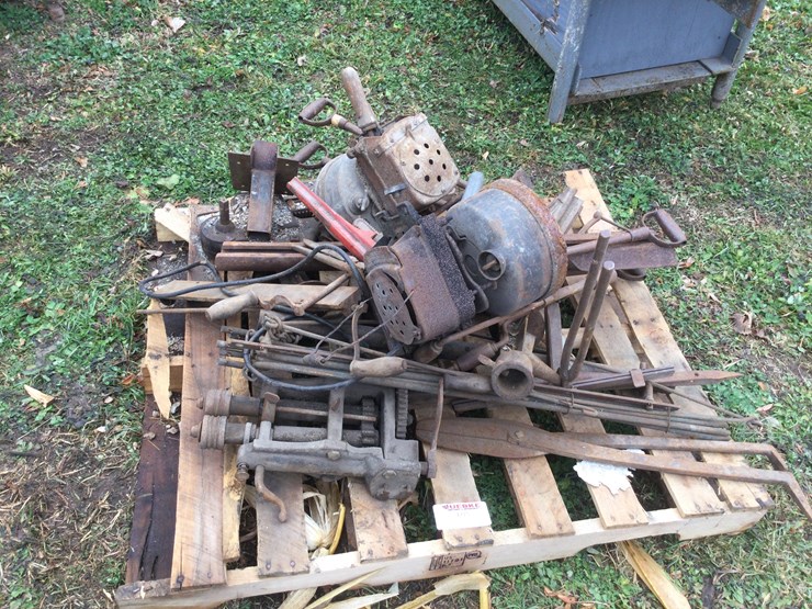 #4775-•-pallet-of-tools-location:-w2486-smies-rd,-oostburg,-wi-53070-image-1