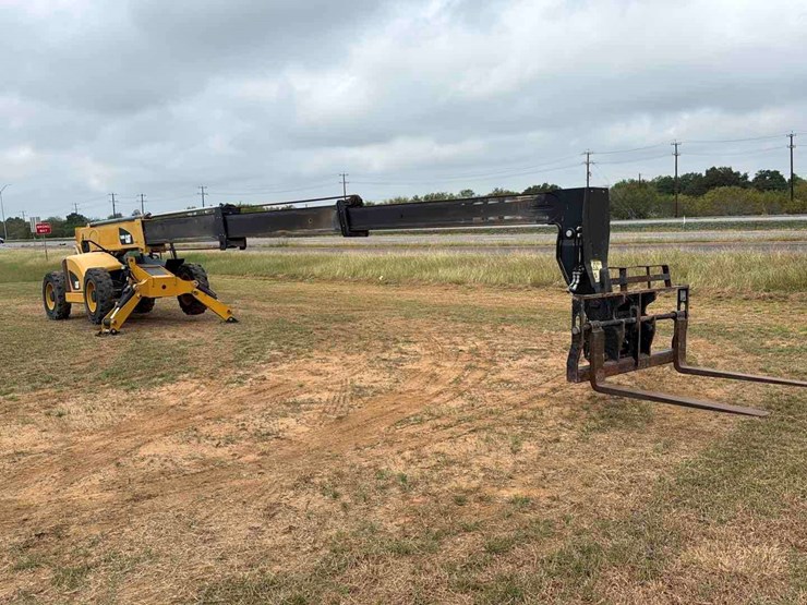 caterpillar-tl1055d-image-9