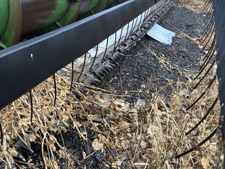 john-deere-220-image-5