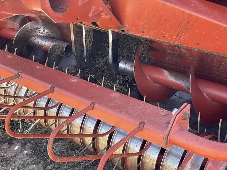 2001-hesston-4590-image-6