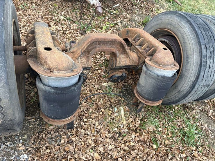 neway-truck-tag-lift-axle,-255/70r22.5-duals-on-spokes,-air-brakes-image-4