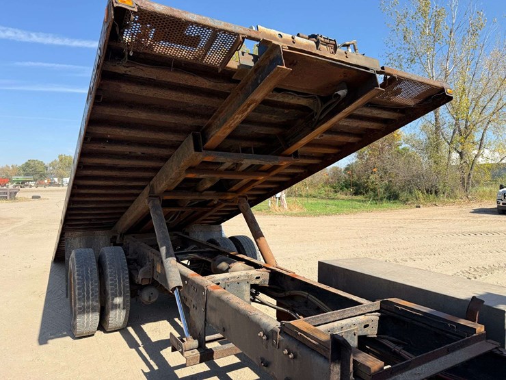 2006-sterling-rollback-truck,-101"x27'-bed,-winch,-automatic-transmission,-388k-miles,-11r22.5-tires-image-7