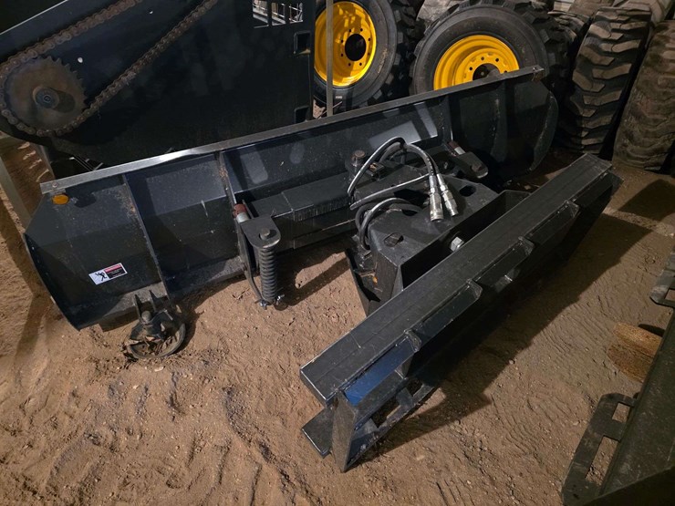 new-84”-hydraulic-tilt-snow-pusher,-bolt-on-notched-cutting-edge,-flat-couplers,-believed-to-be-jct-image-2