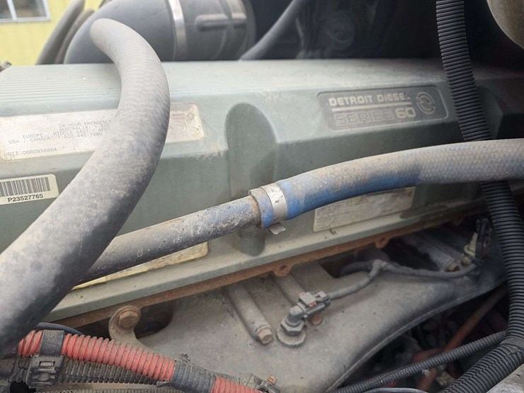 2007-freightliner-cl120-day-cab-semi,-978,000-miles,-detroit-series-60-–-14l-engine,-515hp,-10-speed-image-66