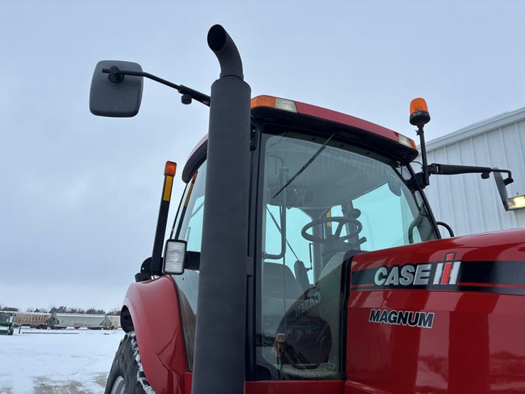 case-ih-magnum-190-image-19