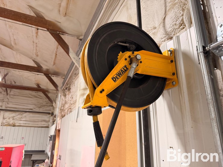 dewalt-dxcm024-0344-dbl.-arm-hose-reel-w/-1/2"-x-50'-premium-hose-image-3