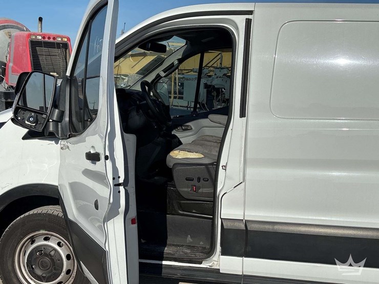 2019-ford-transit-image-11