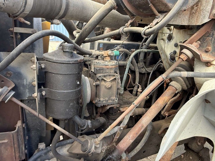 1992-international-805-box-truck,-shows-54,622-miles,-9-speed-transmission,-11r22.5-tires,-26.5’-box-image-33