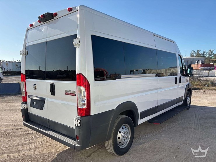 2018-ram-promaster-2500-image-3
