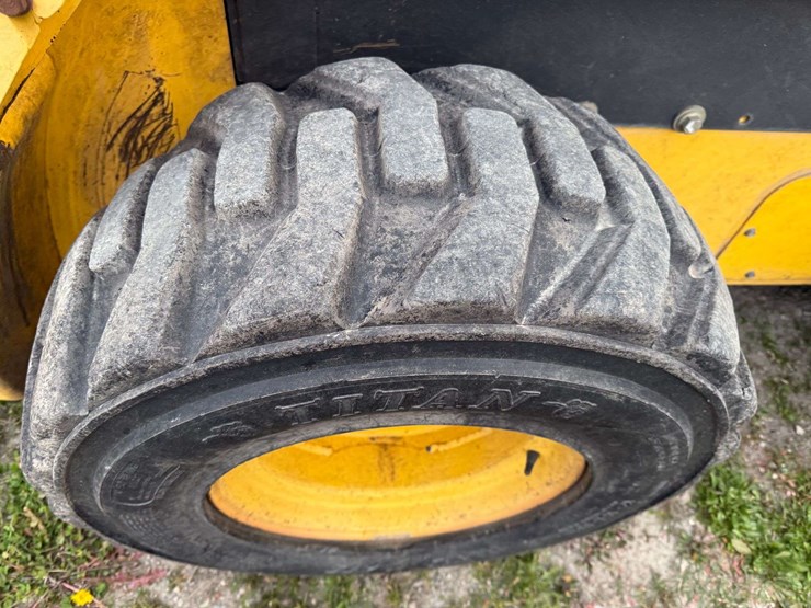 new-holland-l225-image-18