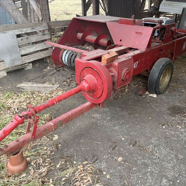 IH 47 Square Baler, 540 PTO, Twine, Stored Inside