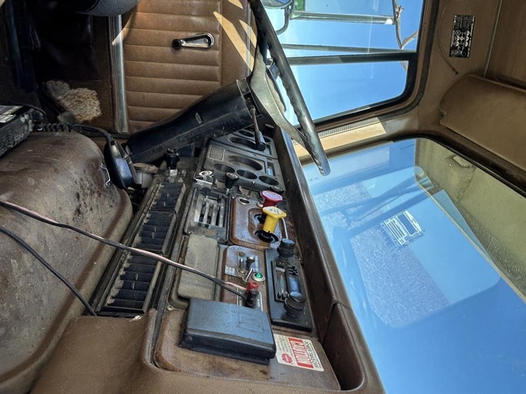 1985-international-s2500-image-51