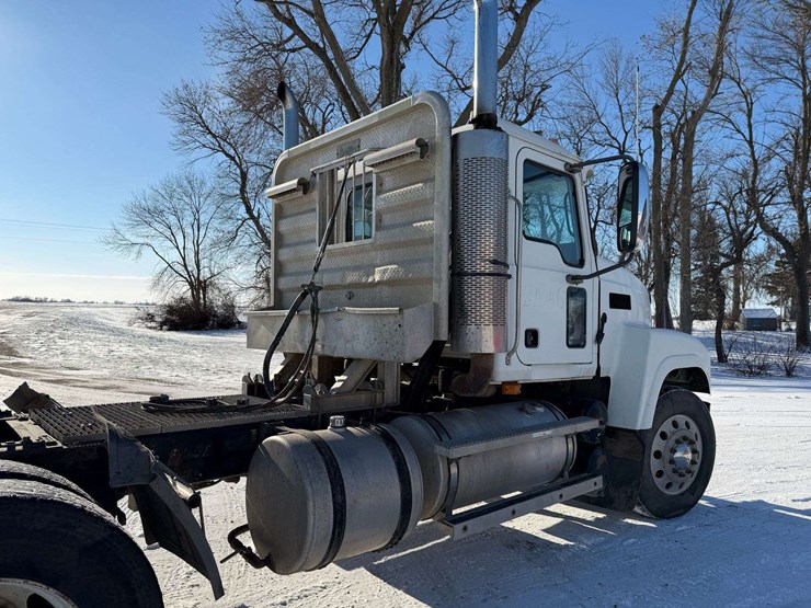 2006-mack-chn613-image-11