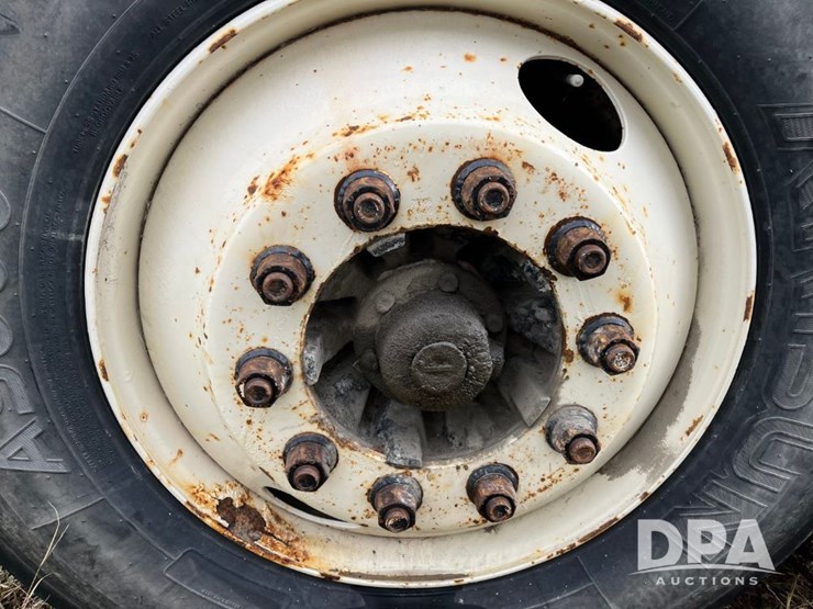 1999-freightliner-fl70-image-17