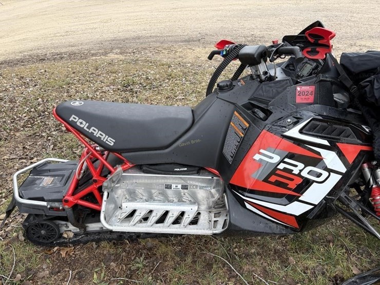 polaris-rush-pro-r-600-snowmobile-image-4