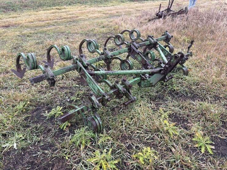 john-deere-coil-shank-mounted-digger,-8’-image-1