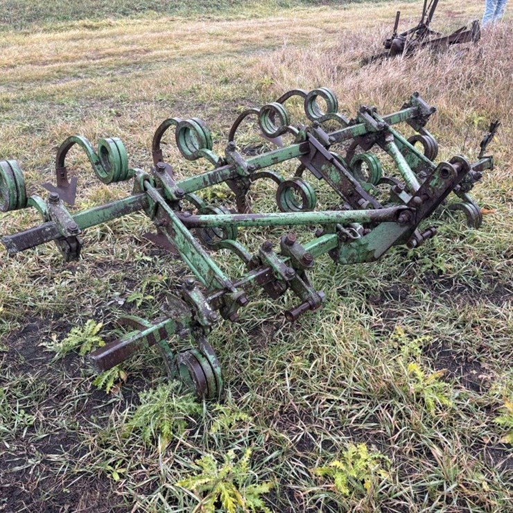 John Deere Coil Shank Mounted Digger, 8’