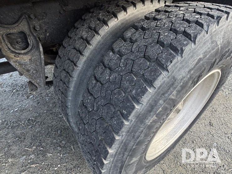 international-4700-image-34