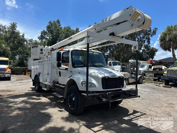 2013-freightliner-m2-106-image-2