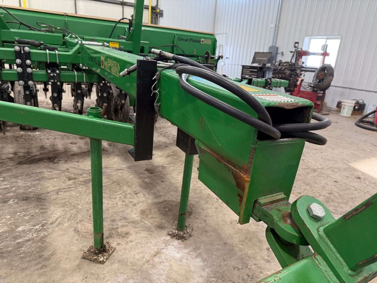 great-plains-20’-grain-drill,-10”-spacing,-3pt-converted-into-a-pull-type,-has-markers,-front-coulte-image-14
