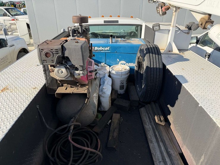 2006-ford-f550-image-15