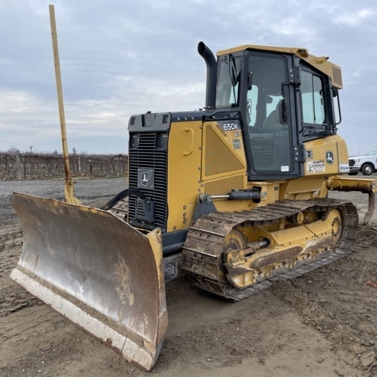 DEERE 650K XLT
