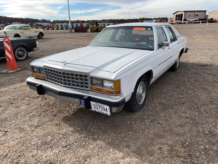 #1200-•-1986-ford-crown-victoria-**recommend-trailering**-(has-mn-title)-image-1
