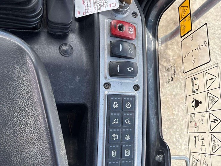 2018-doosan-dl220-5-image-15